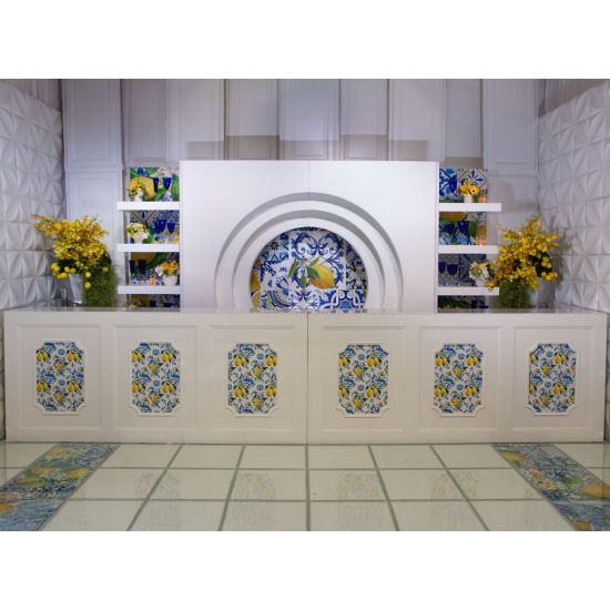 White square panel backdrop with layered circular cutout center, modern geometric feature wall for weddings, photo ops, and event décor.
