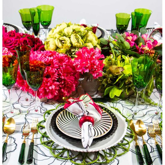 Solid forest green champagne glass with rich gradient bowl and clear stem, elegant colored event glassware for weddings and toast service.