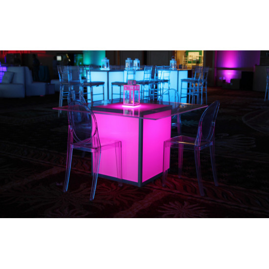 Square Skyline dining table 72″ × 72″ with clear glass top and modern architectural base, ideal for contemporary event dining and reception décor