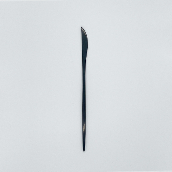 Matte black dinner knife with slim modern handle, sleek disposable flatware set of 10 for formal dinners, receptions, and modern tablescapes.