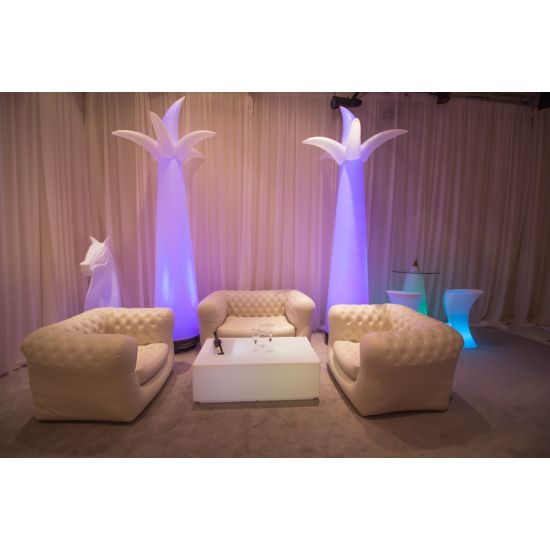 White inflatable armchair with rounded arms and cushioned design, comfortable lounge seating for events, parties, and modern event décor setups